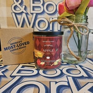 NWT Bath & Body Works Pumpkin Apple Single Wick Candle - Red & Black
